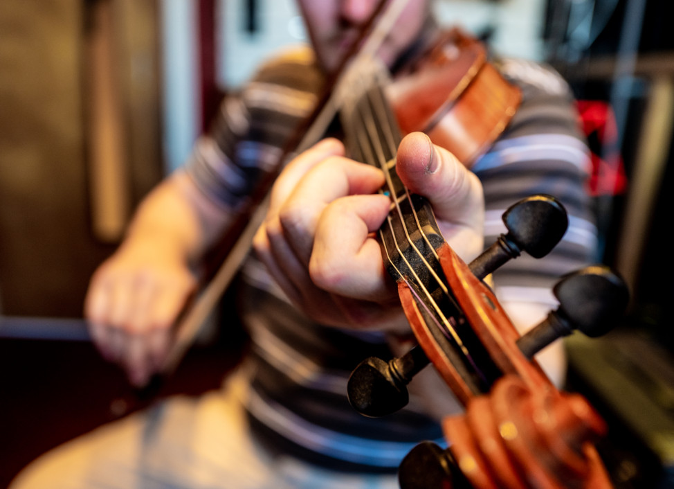 Violin Lessons, close up of a violin - Lewis Tutor