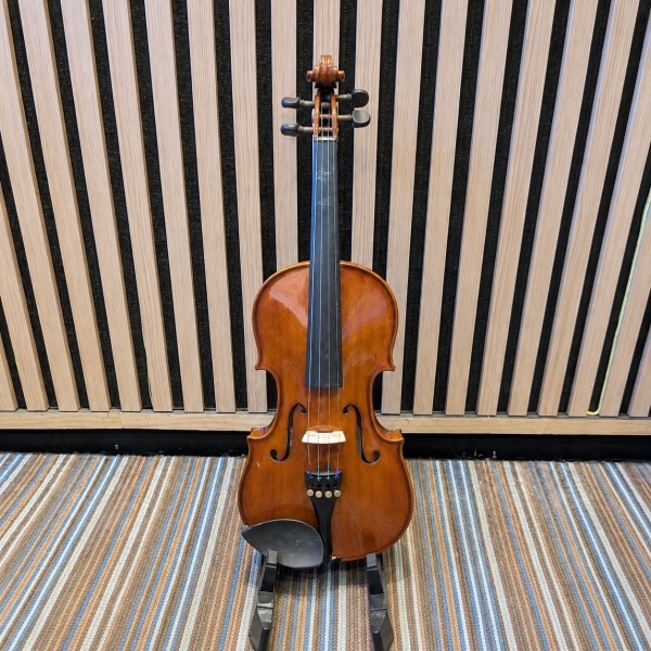 Stentor 3 quarter violin front
